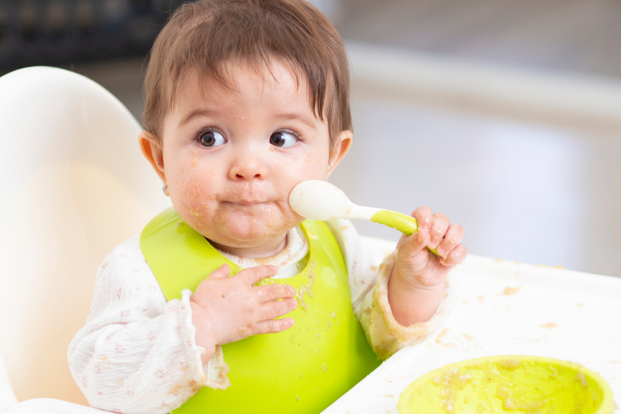 Infant Led Weaning vs. Traditional Weaning: Pros and Cons